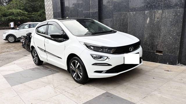 https://images10.gaadi.com/usedcar_image/4636987/original/processed_6117ba891f35f97ed3eca56b833bc5c6.jpg?imwidth=6400