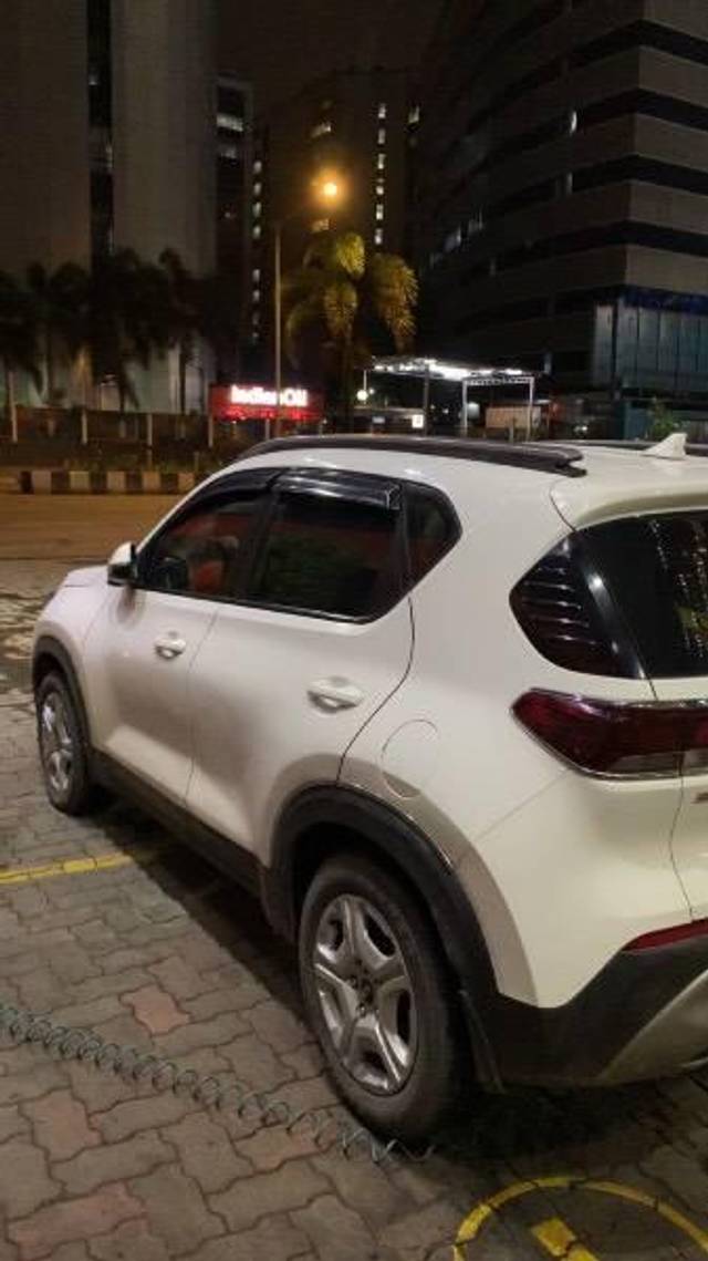 https://images10.gaadi.com/usedcar_image/4637013/original/processed_b616bcdf-5546-47fe-8abf-2e9edf18d19d.jpeg?imwidth=6402