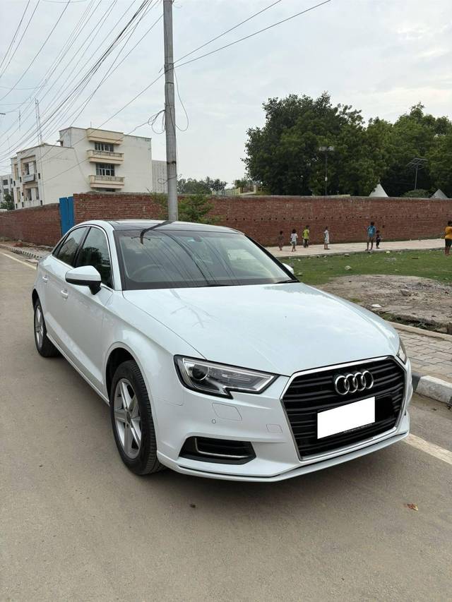 https://images10.gaadi.com/usedcar_image/4637022/original/processed_f2d3d832d148915397e09814ffe5a499.jpg?imwidth=6400