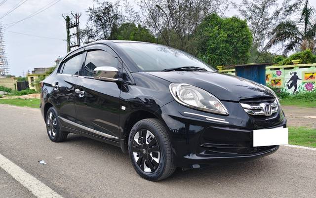 https://images10.gaadi.com/usedcar_image/4637034/original/processed_0862b5852c80a0e41a207c1e16569d78.jpg?imwidth=6400