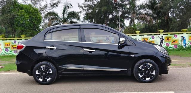 https://images10.gaadi.com/usedcar_image/4637034/original/processed_c9c55924a7ba8303d7ae69cca0b9e7d4.jpg?imwidth=6401