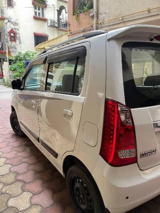 https://images10.gaadi.com/usedcar_image/4637038/original/5ee1dfac-4020-49f6-b24e-4ba69a31c458.png?imwidth=6402