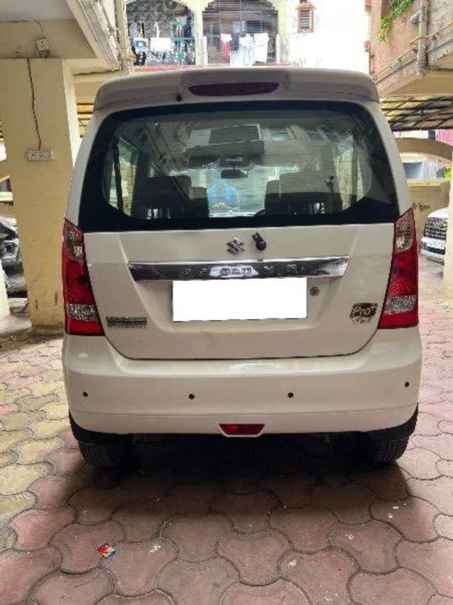 https://images10.gaadi.com/usedcar_image/4637038/original/processed_819f7fd6-c883-4695-bc22-9adc43562b0c.jpeg?imwidth=6401