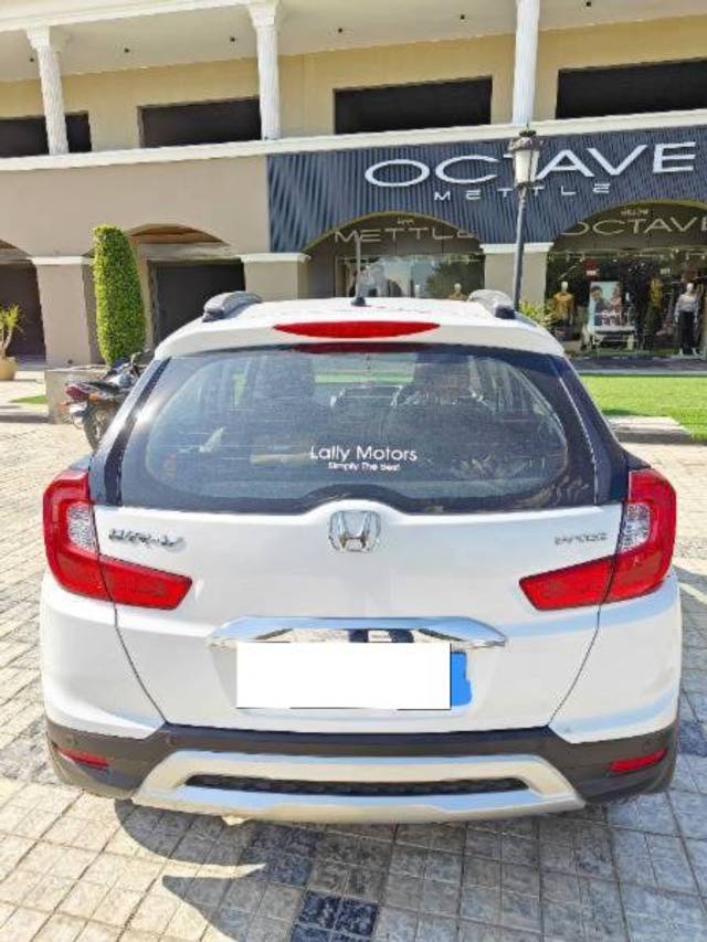 https://images10.gaadi.com/usedcar_image/4637043/original/processed_d5df90e3-1e37-461a-a29a-1dc3527de949.jpg?imwidth=6400