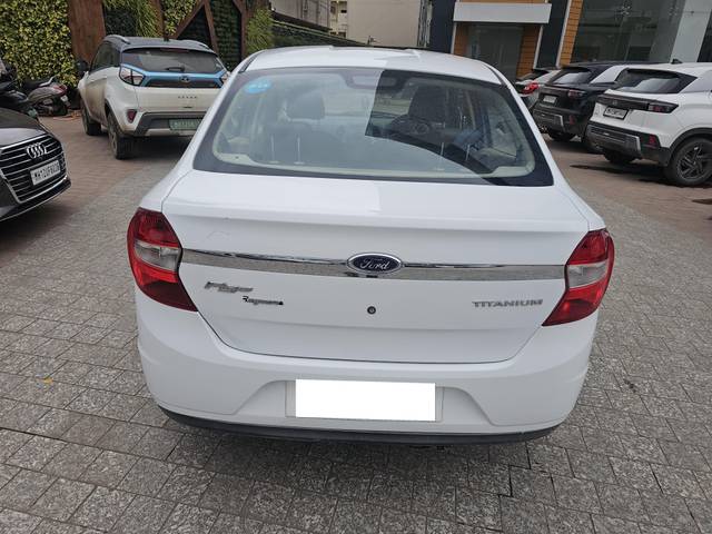 https://images10.gaadi.com/usedcar_image/4637099/original/processed_0b0437c7c5bf2a0685c65ebdfb5ca362.jpg?imwidth=6402