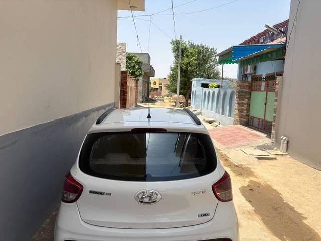 https://images10.gaadi.com/usedcar_image/4637101/original/processed_8ba74cfe-defc-44c8-a051-8105e76ad578.jpeg?imwidth=6401