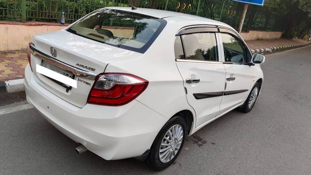 https://images10.gaadi.com/usedcar_image/4637108/original/processed_6c3658ca93b2feba6f929f0271ede8c0.jpg?imwidth=6401