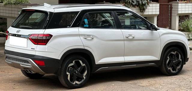 https://images10.gaadi.com/usedcar_image/4637121/original/processed_35b1a12642749e99258896456ac8e826.jpg?imwidth=6402