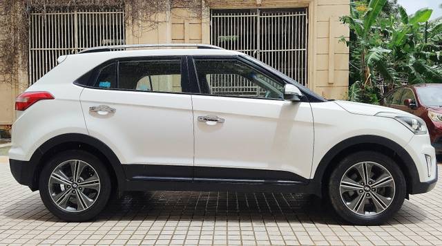 https://images10.gaadi.com/usedcar_image/4637125/original/processed_0e88dbf1f034e4015f01df3f1b1c8efb.jpg?imwidth=6401