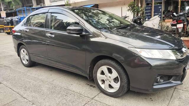 https://images10.gaadi.com/usedcar_image/4637126/original/processed_ae22e637f6273e1d43b0219a9efc91d9.jpg?imwidth=6400