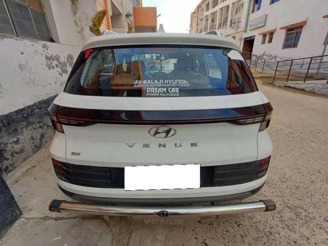 https://images10.gaadi.com/usedcar_image/4637129/original/processed_7b65465a-ccc8-4671-b659-0f1db6c70bd3.jpg?imwidth=6402