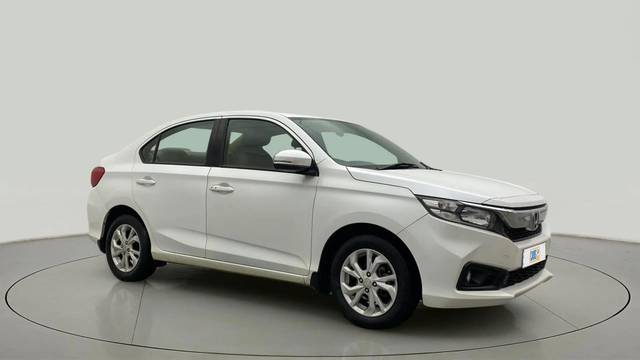 https://images10.gaadi.com/usedcar_image/4637130/original/c60265a2c283c68d17846aa7b06458ae.jpg?imwidth=6400