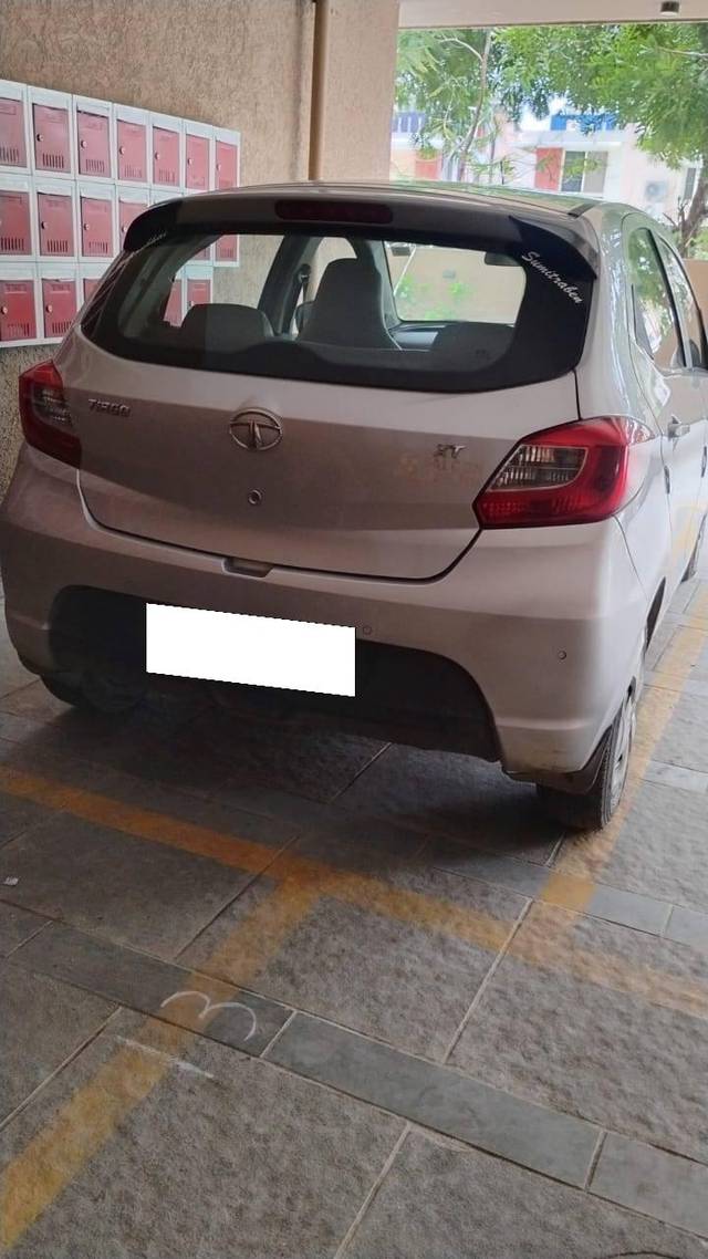 https://images10.gaadi.com/usedcar_image/4637144/original/processed_a6af5205-1900-4acf-831c-3e775d960e44.jpg?imwidth=6400