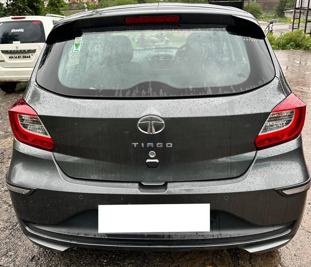https://images10.gaadi.com/usedcar_image/4637154/original/processed_2b9b1893-378a-4436-b06f-830cb1946239.jpg?imwidth=6401