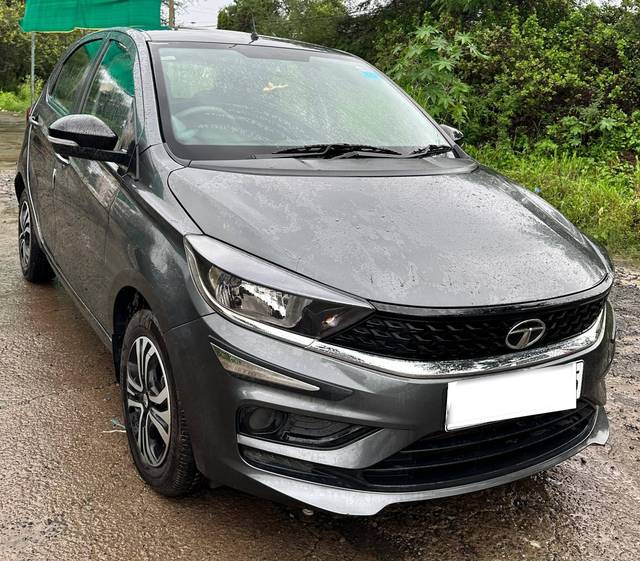 https://images10.gaadi.com/usedcar_image/4637154/original/processed_processed_620db3f2-1c46-4652-b454-6d15c25a45ba.jpg?imwidth=6400