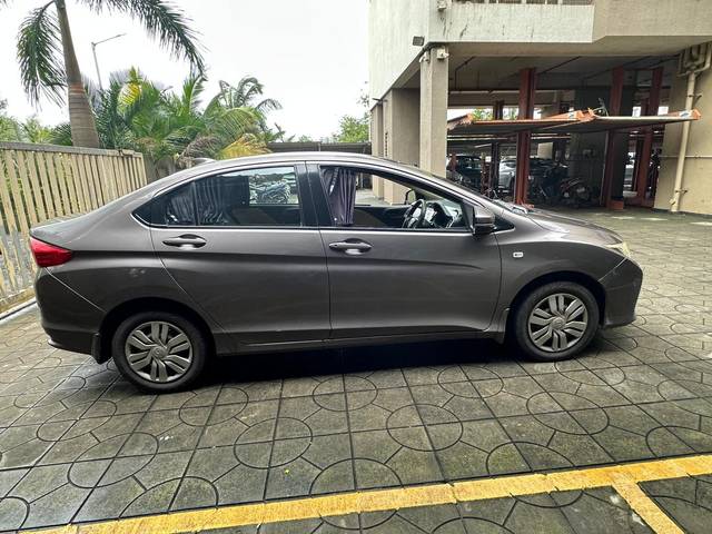 https://images10.gaadi.com/usedcar_image/4637160/original/883d424e-6599-44b1-971a-49eded90471e.jpg?imwidth=6400