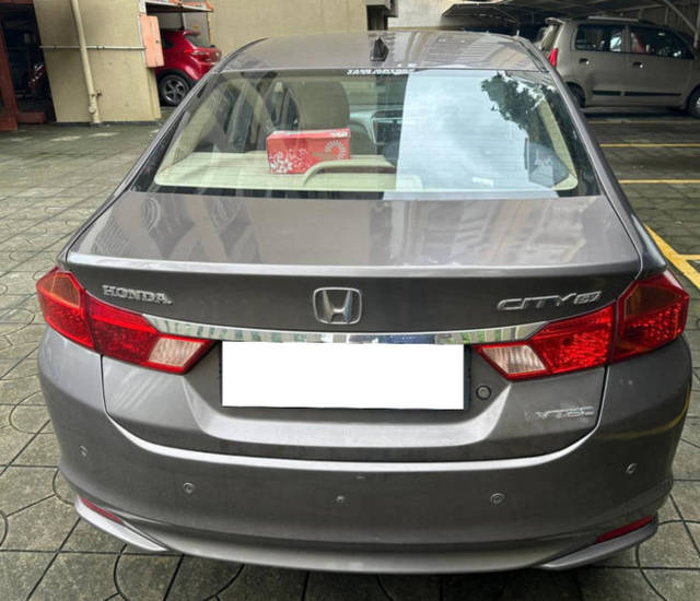 https://images10.gaadi.com/usedcar_image/4637160/original/processed_782502a3-fe3c-4a6a-9d86-2fe8ff1c0111.png?imwidth=6401