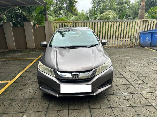 https://images10.gaadi.com/usedcar_image/4637160/original/processed_b83cbda6-2ca6-4cad-b52c-251497aee46e.jpg?imwidth=6402