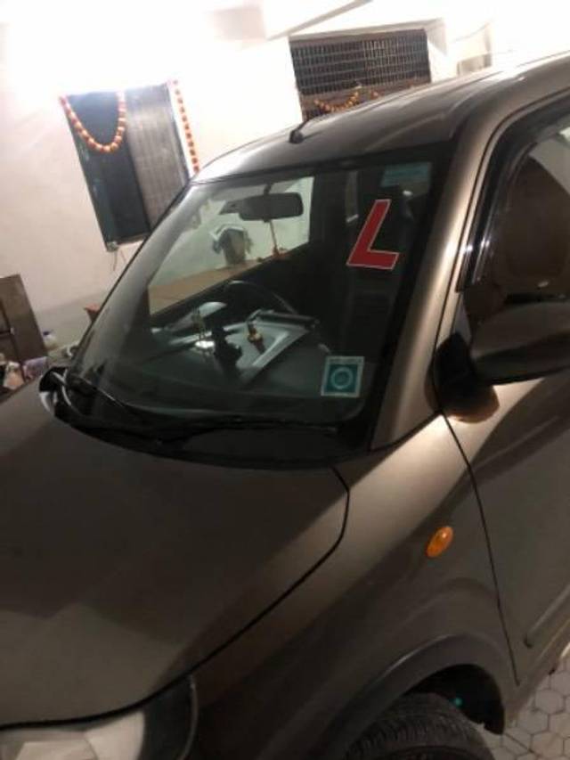 https://images10.gaadi.com/usedcar_image/4637185/original/processed_589dad6e-cd5e-440c-bf0b-d6b02f045089.jpg?imwidth=6401