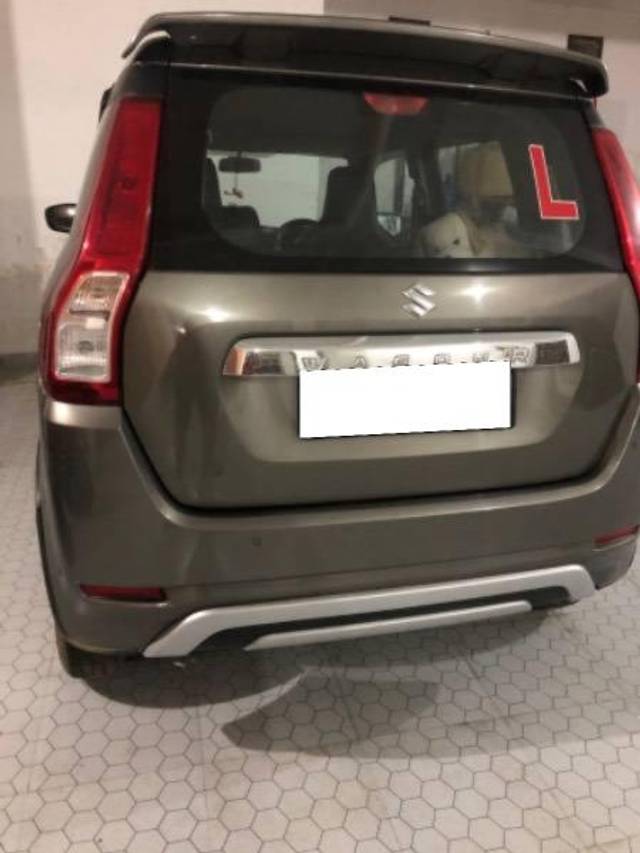 https://images10.gaadi.com/usedcar_image/4637185/original/processed_c281f3fa-6bc1-45da-8cd0-2b3a58c5c270.jpg?imwidth=6400