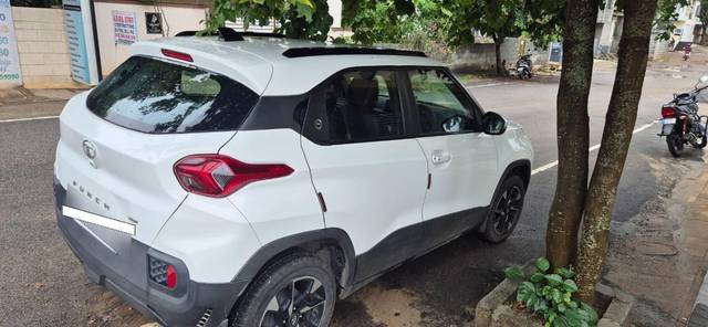 https://images10.gaadi.com/usedcar_image/4637198/original/processed_34b1e9d5-c45f-48d5-99f8-ed4d06796203.jpg?imwidth=6401
