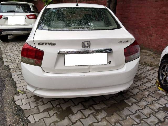 https://images10.gaadi.com/usedcar_image/4637212/original/processed_96283575-40d4-43e8-9878-ac86041c8d03.jpg?imwidth=6401