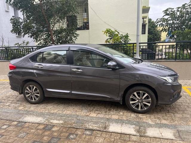 https://images10.gaadi.com/usedcar_image/4637244/original/cf2145de-6152-4896-9628-b46f616a8e77.jpg?imwidth=6400