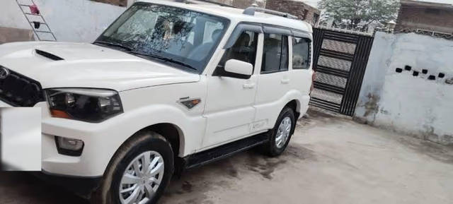 https://images10.gaadi.com/usedcar_image/4637282/original/147e4ffb-44e5-4791-9fdd-ed70cd241ce1.png?imwidth=6400