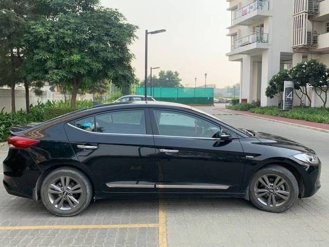 https://images10.gaadi.com/usedcar_image/4637286/original/processed_ee75d7d3-2699-4295-a21e-b9a4bb0aa5c1.jpeg?imwidth=6401