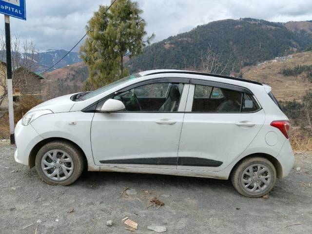 https://images10.gaadi.com/usedcar_image/4637289/original/processed_b68f1532-f23c-44c5-814d-b2b64dc340b7.jpg?imwidth=6401