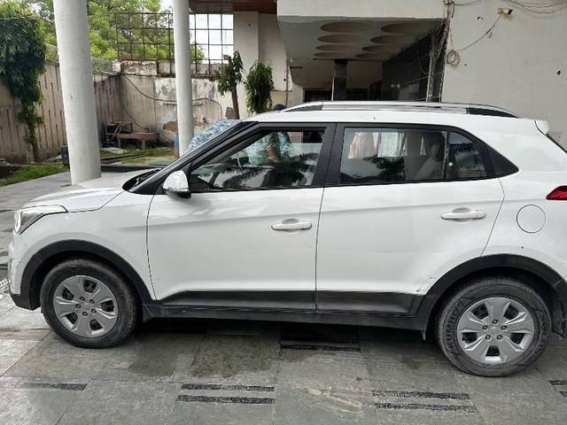 https://images10.gaadi.com/usedcar_image/4637314/original/processed_c2cf0ac7-7594-48b0-9281-28cbc3bb66c4.jpeg?imwidth=6402