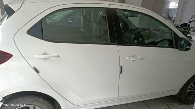 https://images10.gaadi.com/usedcar_image/4637358/original/processed_8bfe66b8-483e-40ac-bd31-3a6975d75919.jpg?imwidth=6400