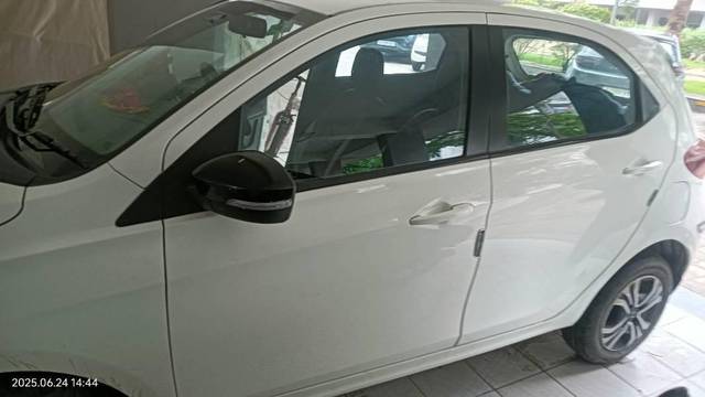 https://images10.gaadi.com/usedcar_image/4637358/original/processed_b8b89177-0ba2-42dc-8668-eeb6a1b56748.jpg?imwidth=6401
