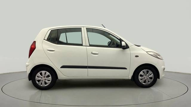 https://images10.gaadi.com/usedcar_image/4637362/original/4b88611e105ee8a066a04ad17eabfd02.jpg?imwidth=6400