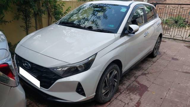 https://images10.gaadi.com/usedcar_image/4637378/original/processed_25fb8f71-6258-4e99-9dda-dc723937746f.jpeg?imwidth=6401