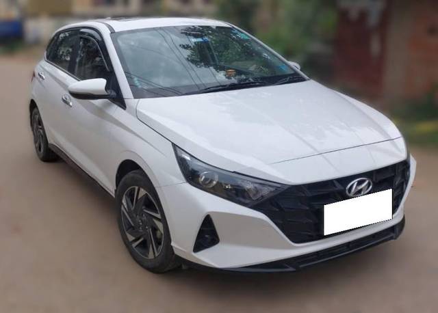 https://images10.gaadi.com/usedcar_image/4637378/original/processed_6a4bea4c-dd29-49f0-a8df-ed4559f1c2ee.jpeg?imwidth=6400
