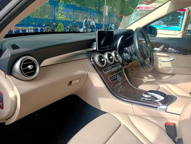 https://images10.gaadi.com/usedcar_image/4637416/original/processed_386a9af0b67dfbf669cf232fb34d9374.jpg?imwidth=6402