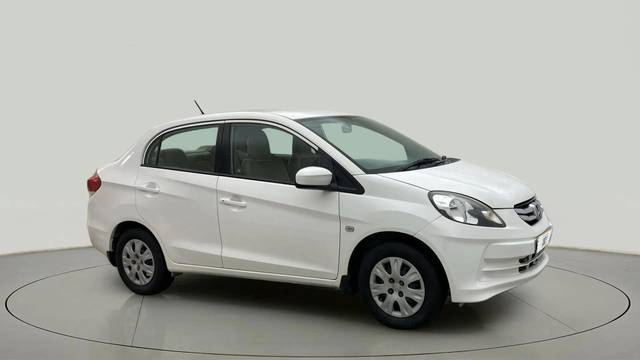https://images10.gaadi.com/usedcar_image/4637450/original/b1e8f60ad1f10e66e0d69c2a34f06207.jpg?imwidth=6400