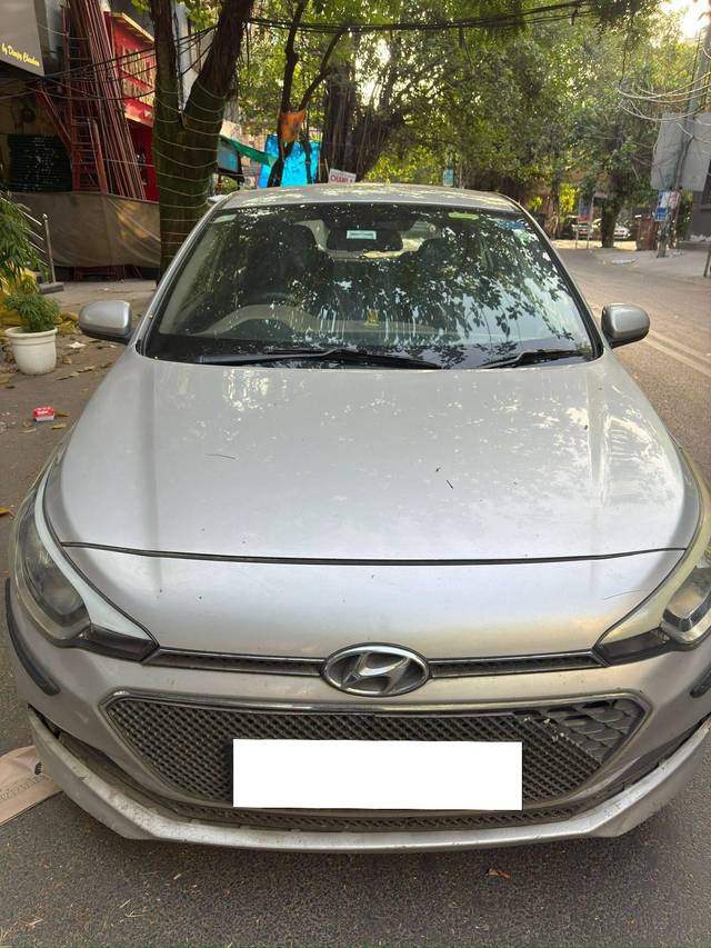https://images10.gaadi.com/usedcar_image/4637473/original/processed_85b082ed2ed3e2d02b6d53bc0a408cf3.jpg?imwidth=6400