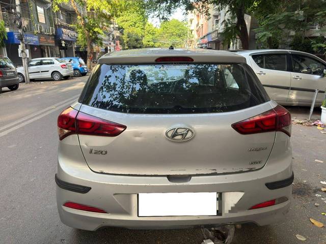 https://images10.gaadi.com/usedcar_image/4637473/original/processed_cb95f274a6a6688aa4fc8b89199bcf3a.jpg?imwidth=6401
