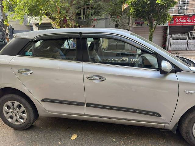https://images10.gaadi.com/usedcar_image/4637473/original/processed_d5c3c793babe9212c785bb6f6753f048.jpg?imwidth=6402