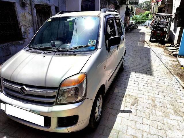 https://images10.gaadi.com/usedcar_image/4637475/original/processed_24504493-8962-4ed9-b0ec-4b8cd485ac06.jpg?imwidth=6402