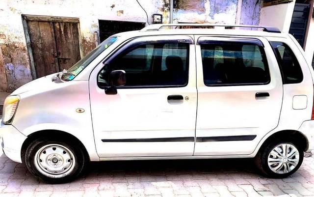 https://images10.gaadi.com/usedcar_image/4637475/original/processed_fb2a26e6-cd6f-4193-92f9-b451f269d044.jpg?imwidth=6400
