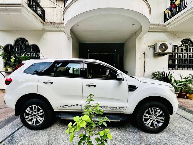 https://images10.gaadi.com/usedcar_image/4637492/original/processed_b34740bf-9c41-4ee4-a20b-18b7ded41911.jpg?imwidth=6401