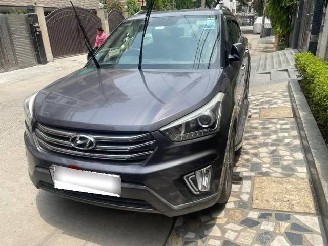 https://images10.gaadi.com/usedcar_image/4637552/original/processed_processed_85406b80-8a81-4b80-98e1-3f7f5f594672.jpg?imwidth=6402