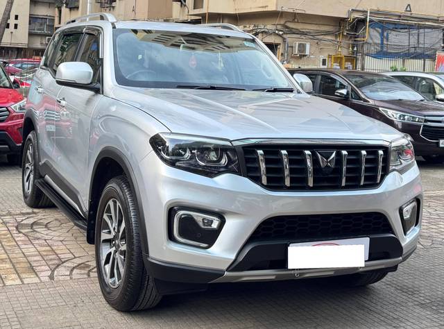 https://images10.gaadi.com/usedcar_image/4637613/original/processed_105c6640b5e1e89dcac7d8fdc537ecc2.jpg?imwidth=6400