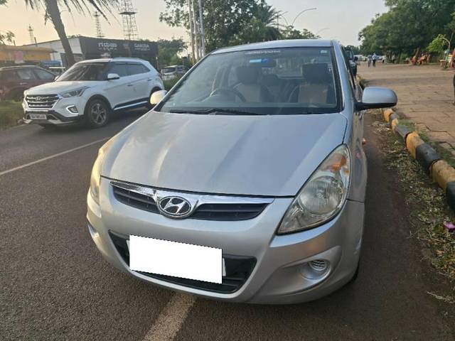 https://images10.gaadi.com/usedcar_image/4637720/original/processed_24e72a62-4ec3-46f1-842c-1885a632455c.jpg?imwidth=6400