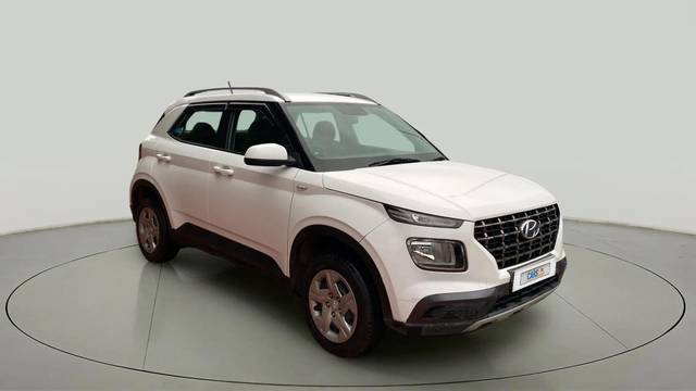 https://images10.gaadi.com/usedcar_image/4637729/original/e032bb73b30c5b37ee292c9cc3b56440.jpg?imwidth=6400