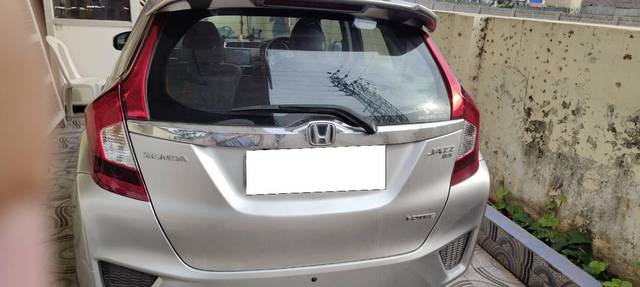 https://images10.gaadi.com/usedcar_image/4637761/original/processed_7bc28ac4-3ea0-4291-936a-755636214f78.jpg?imwidth=6401