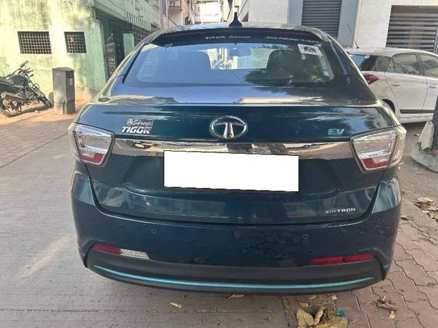 https://images10.gaadi.com/usedcar_image/4637778/original/processed_fe5dbffe-e64c-49b1-8ccb-1aeb17f31ec6.jpeg?imwidth=6402